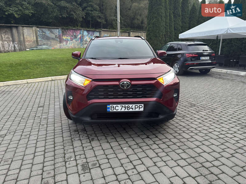 Позашляховик / Кросовер Toyota RAV4 2020 в Львові