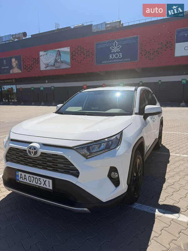 Внедорожник / Кроссовер Toyota RAV4 2019 в Киеве фото 2 Внедорожник / Кроссовер Toyota RAV4 2019 в Киеве