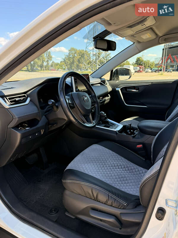 Внедорожник / Кроссовер Toyota RAV4 2019 в Киеве фото 10 Внедорожник / Кроссовер Toyota RAV4 2019 в Киеве