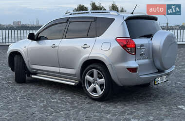 Позашляховик / Кросовер Toyota RAV4 2007 в 