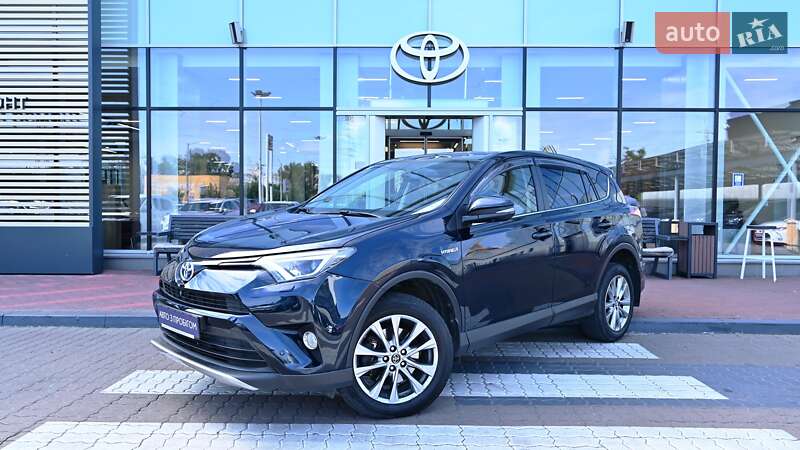 Внедорожник / Кроссовер Toyota RAV4 2017 в 