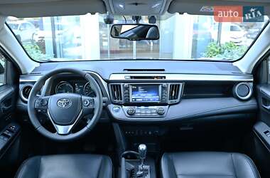 Внедорожник / Кроссовер Toyota RAV4 2017 в 