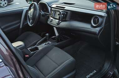 Внедорожник / Кроссовер Toyota RAV4 2017 в 