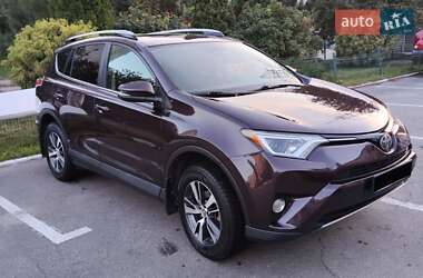 Внедорожник / Кроссовер Toyota RAV4 2017 в 