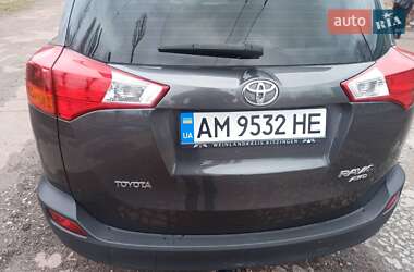 Внедорожник / Кроссовер Toyota RAV4 2013 в 