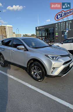 Внедорожник / Кроссовер Toyota RAV4 2016 в Киеве