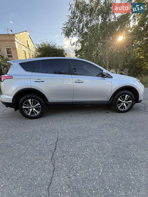 Позашляховик / Кросовер Toyota RAV4 2016 в Києві
