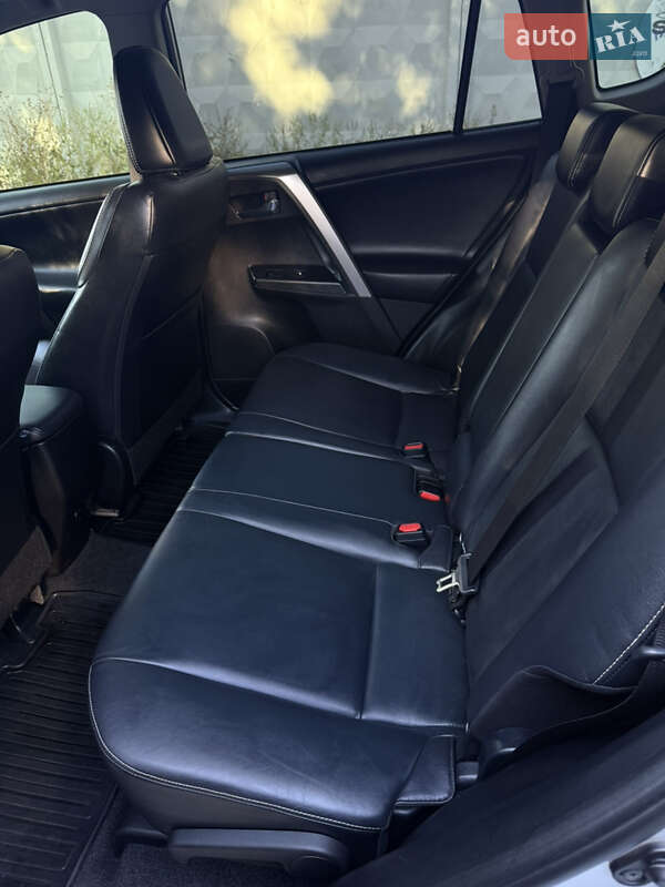 Позашляховик / Кросовер Toyota RAV4 2016 в Києві