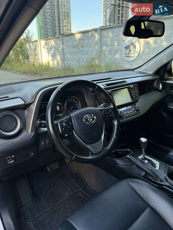 Позашляховик / Кросовер Toyota RAV4 2016 в Києві