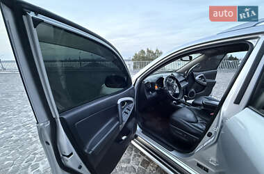 Позашляховик / Кросовер Toyota RAV4 2007 в 