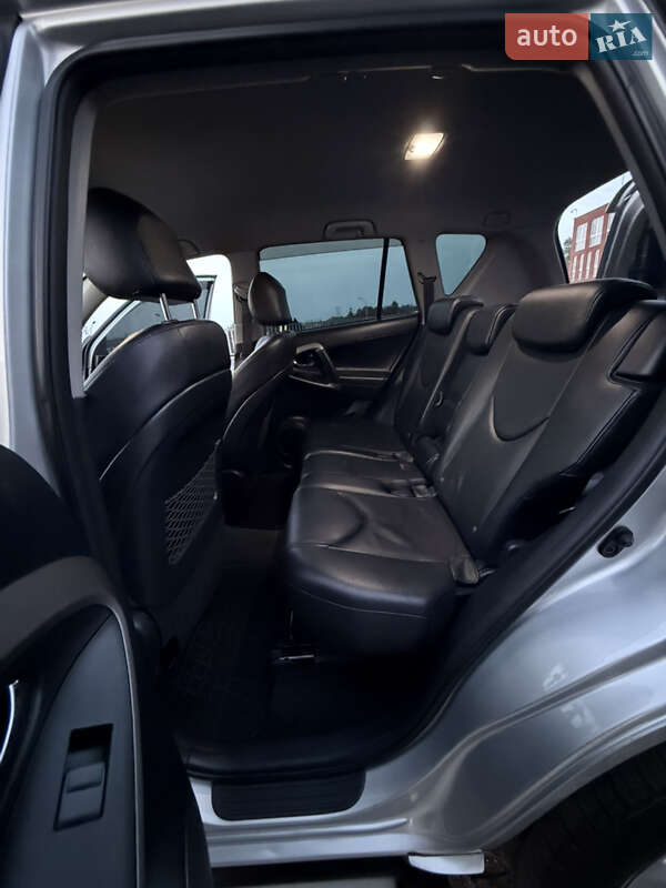 Внедорожник / Кроссовер Toyota RAV4 2007 в Днепре