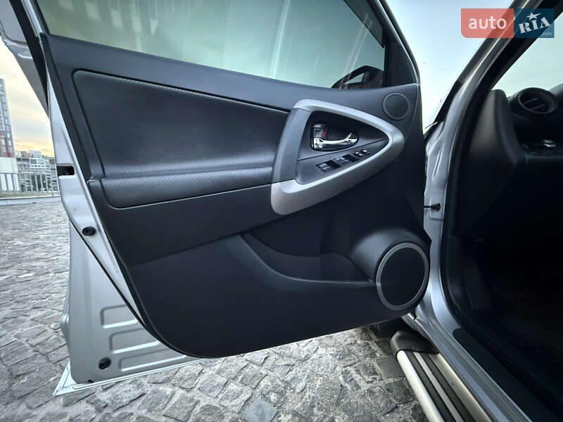 Внедорожник / Кроссовер Toyota RAV4 2007 в Днепре