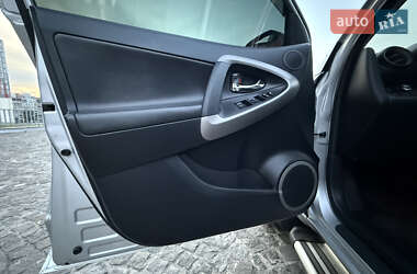 Позашляховик / Кросовер Toyota RAV4 2007 в 
