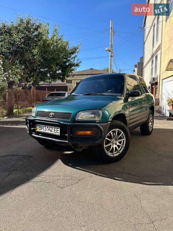 Внедорожник / Кроссовер Toyota RAV4 1994 в 