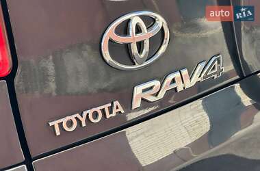 Внедорожник / Кроссовер Toyota RAV4 2011 в 