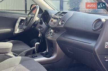 Внедорожник / Кроссовер Toyota RAV4 2011 в 