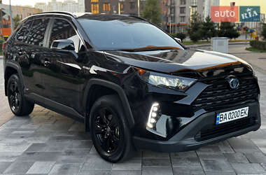 Внедорожник / Кроссовер Toyota RAV4 2021 в 