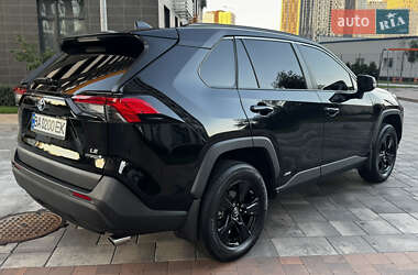 Внедорожник / Кроссовер Toyota RAV4 2021 в 
