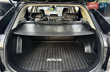 Внедорожник / Кроссовер Toyota RAV4 2021 в 