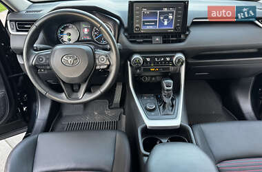 Внедорожник / Кроссовер Toyota RAV4 2021 в 