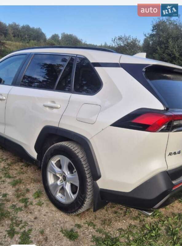 Позашляховик / Кросовер Toyota RAV4 2021 в Чернівцях фото 5 Позашляховик / Кросовер Toyota RAV4 2021 в Чернівцях
