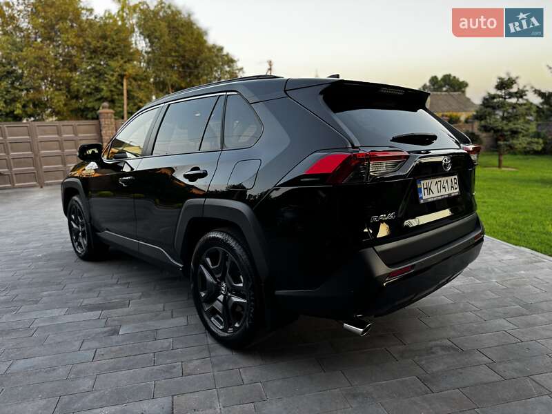 Позашляховик / Кросовер Toyota RAV4 2024 в Рівному