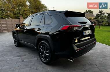 Внедорожник / Кроссовер Toyota RAV4 2024 в 