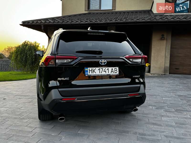 Позашляховик / Кросовер Toyota RAV4 2024 в Рівному