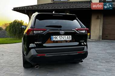Внедорожник / Кроссовер Toyota RAV4 2024 в 