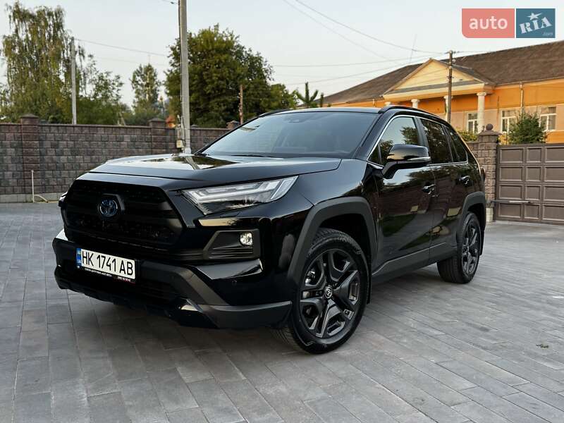 Внедорожник / Кроссовер Toyota RAV4 2024 в 