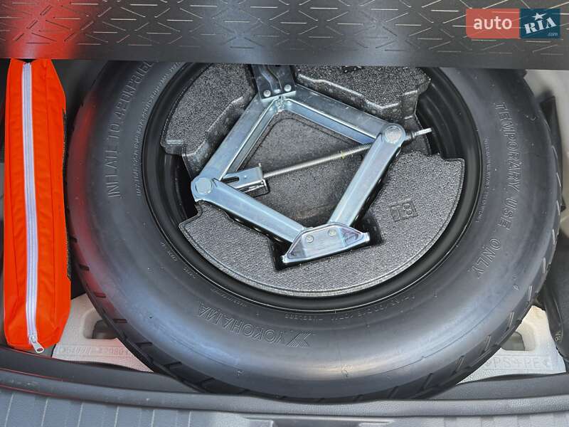 Позашляховик / Кросовер Toyota RAV4 2024 в Рівному