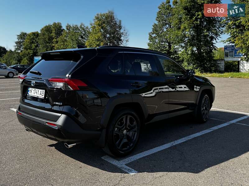 Позашляховик / Кросовер Toyota RAV4 2024 в Рівному