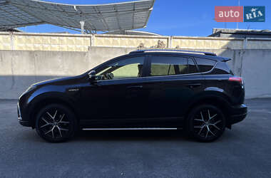 Внедорожник / Кроссовер Toyota RAV4 2017 в 