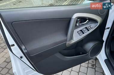 Внедорожник / Кроссовер Toyota RAV4 2011 в 