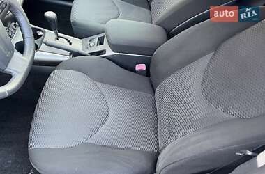 Внедорожник / Кроссовер Toyota RAV4 2011 в 
