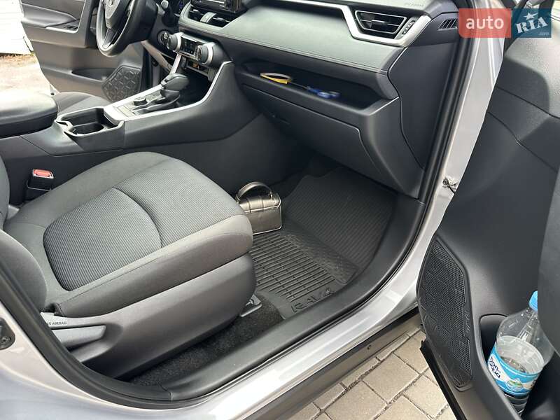 Позашляховик / Кросовер Toyota RAV4 2021 в Хмельницькому