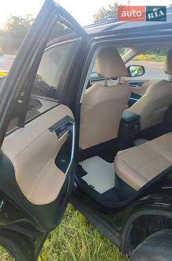 Внедорожник / Кроссовер Toyota RAV4 2023 в 