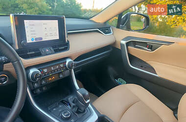 Внедорожник / Кроссовер Toyota RAV4 2023 в 