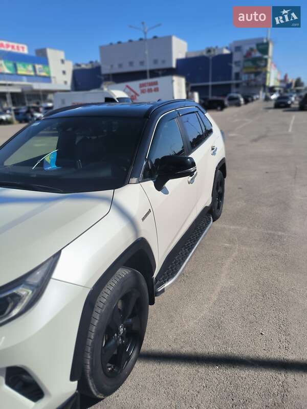 Позашляховик / Кросовер Toyota RAV4 2019 в Дніпрі
