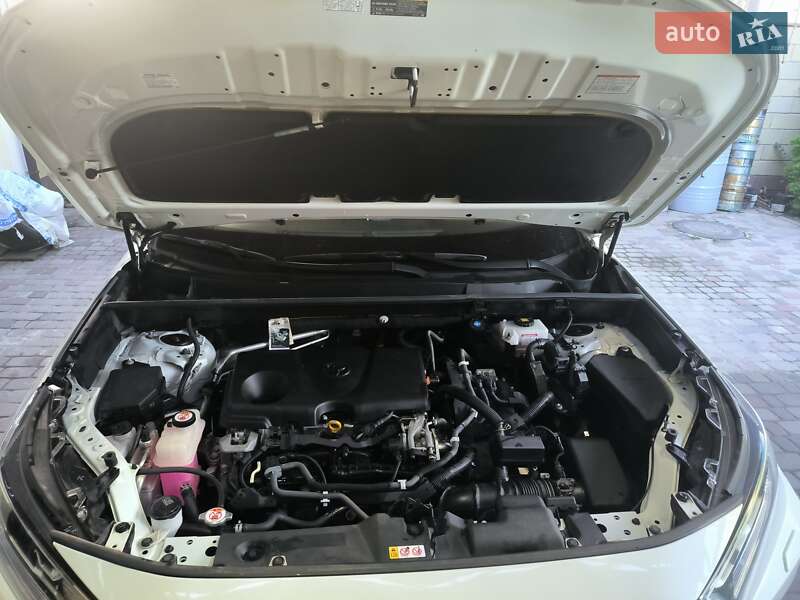 Позашляховик / Кросовер Toyota RAV4 2019 в Дніпрі