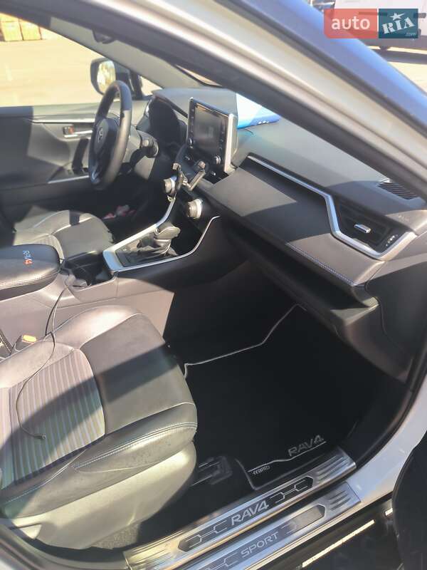 Позашляховик / Кросовер Toyota RAV4 2019 в Дніпрі