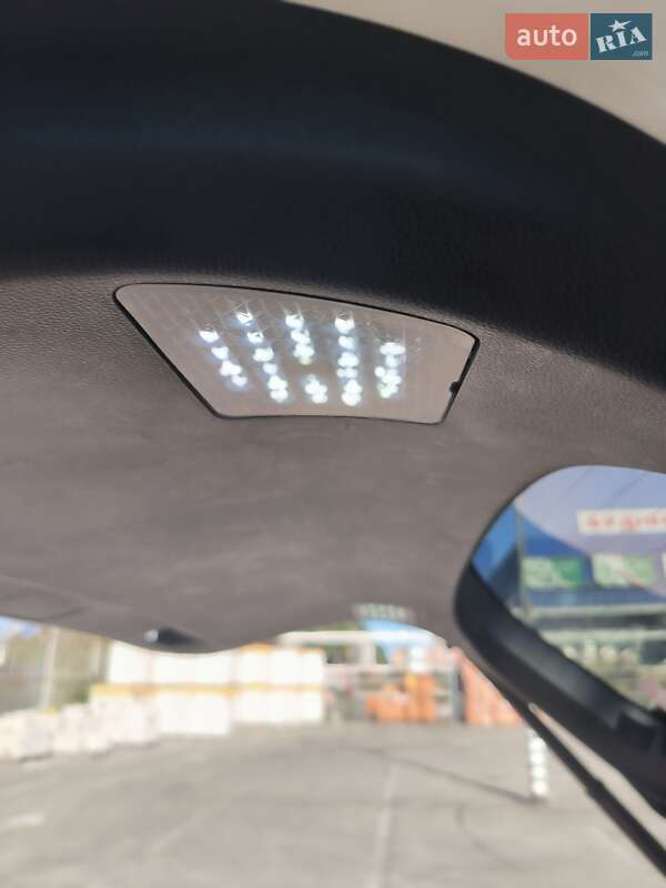 Позашляховик / Кросовер Toyota RAV4 2019 в Дніпрі