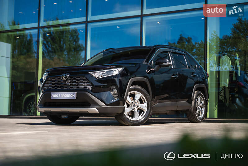 Внедорожник / Кроссовер Toyota RAV4 2019 в 