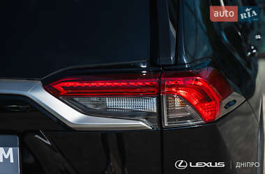 Внедорожник / Кроссовер Toyota RAV4 2019 в 