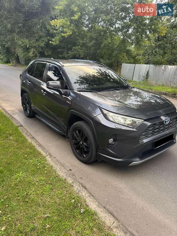 Внедорожник / Кроссовер Toyota RAV4 2019 в 
