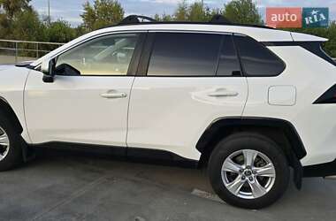 Внедорожник / Кроссовер Toyota RAV4 2020 в 