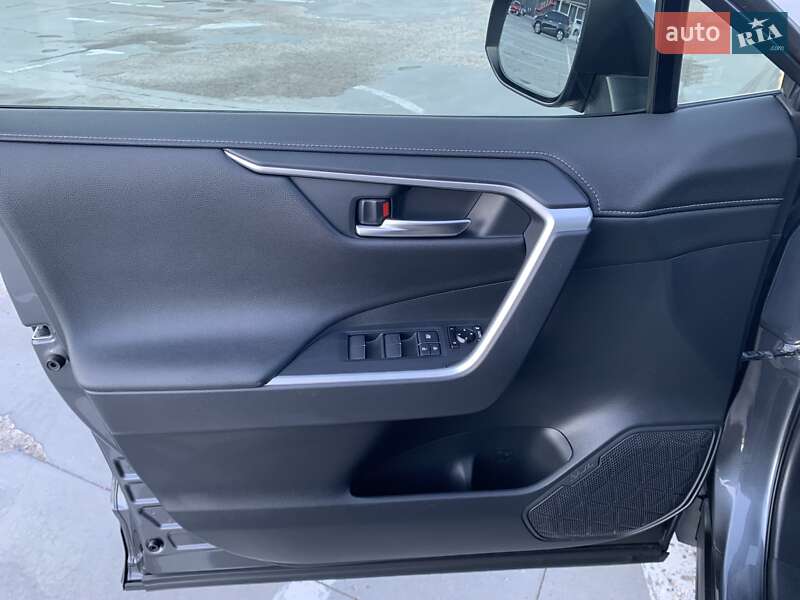 Позашляховик / Кросовер Toyota RAV4 2018 в Києві