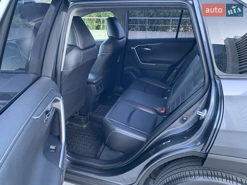Позашляховик / Кросовер Toyota RAV4 2018 в Києві