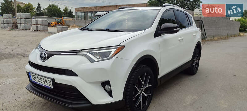 Внедорожник / Кроссовер Toyota RAV4 2015 в Виннице