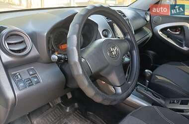 Внедорожник / Кроссовер Toyota RAV4 2006 в 